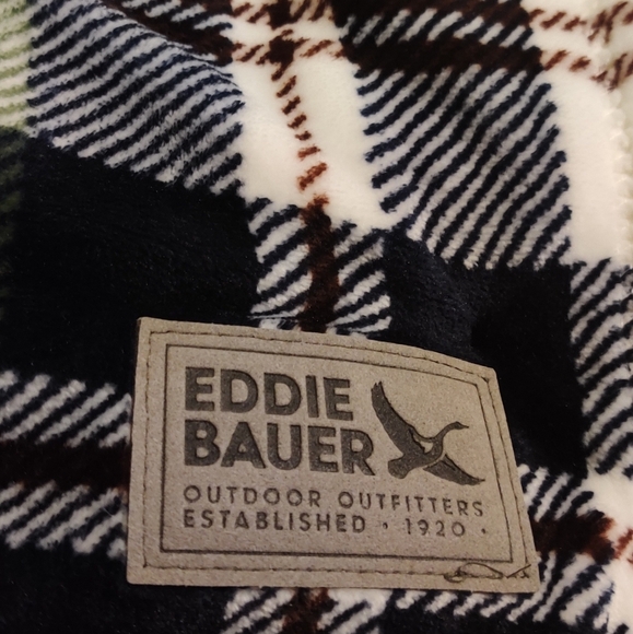 NEW!! EDDIE BAUER PLAID ULTRA SOFT PLUSH BLANKET - Size 60" x 90" - Picture 6 of 6